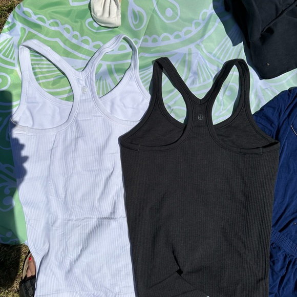 Lululemon ebb to street tank black white size 8 - Picture 2 of 2